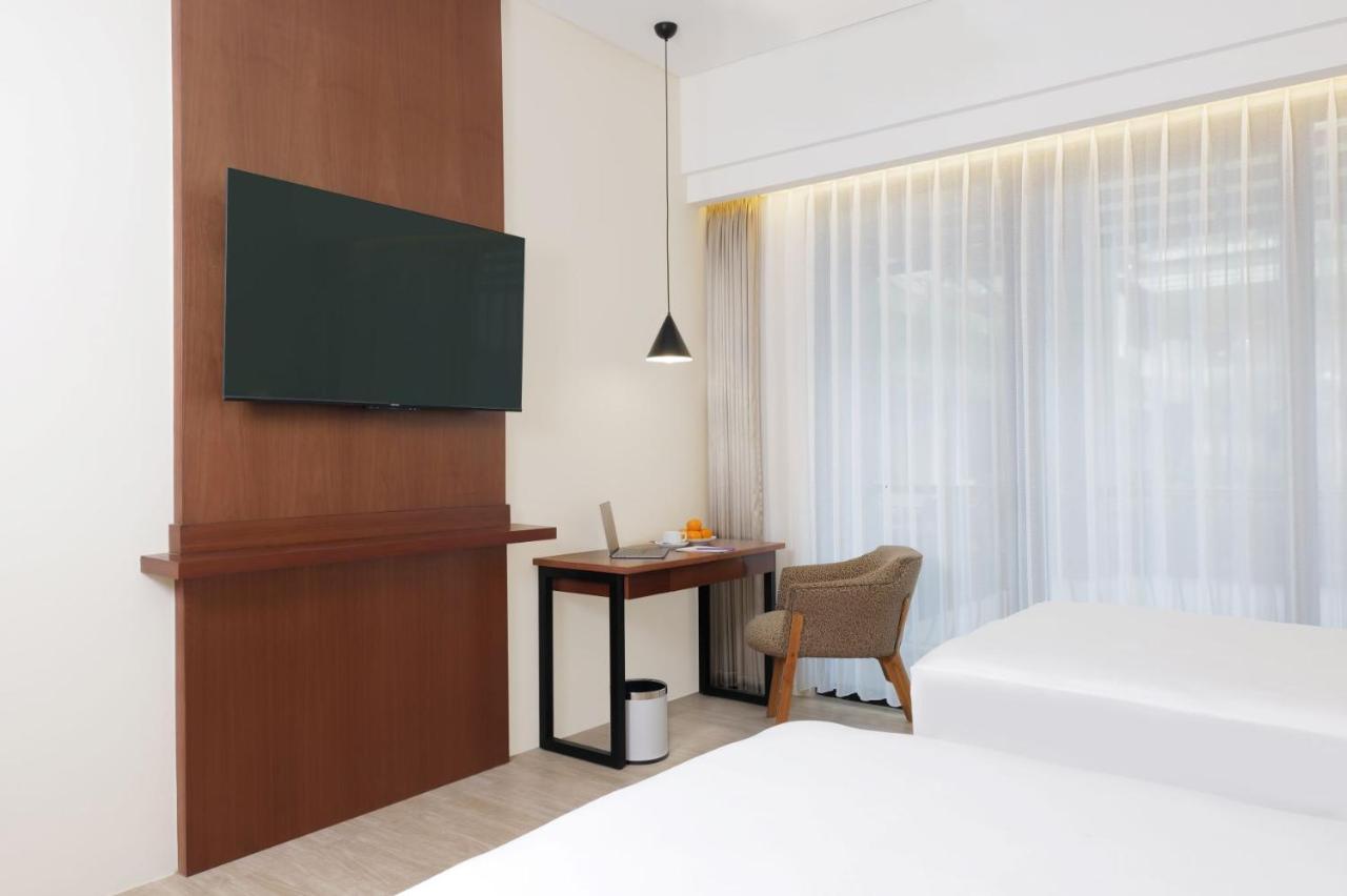 Fox Harris Hotel & Convention Banjarnegara Exterior photo